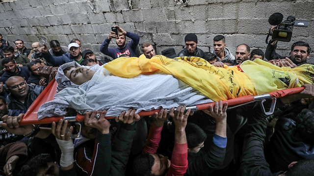 15 yaşındaki Yusuf'un cenazesine yüzlerce Filistinli katıldı. 