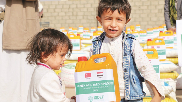 İDDEF toplamda şu ana kadar 2 bin 90 muhtaç aileye gıda kolisi dağıttı ve yardım çalışmaları sürüyor.