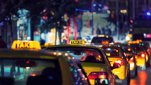 Art arda dizilmiş taksiler. Fotoğraf: Arşiv.
