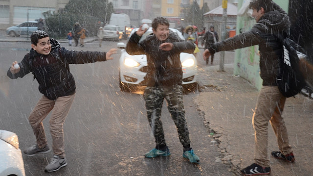 İstanbul'da kar yağışı etkili oldu. 