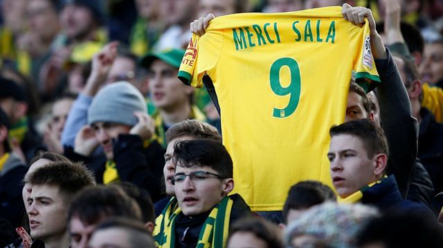 Emilano Sala, Nantes formasıyla sergilediği performansla Cardiff City'e transfer olmuş ancak yeni takımına katılmak üzere bindiği uçağın düşmesi sonucunda hayatını kaybetmişti.