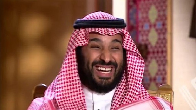 الملك سلمان خارج السعودية وابنه يتولى الأمور.. عزل شقيقه وعيّن مكانه أميرة