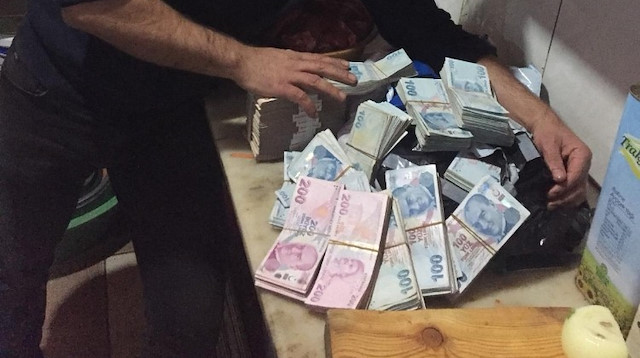 Parayı bulan Mustafa Gümrükçüoğlu.