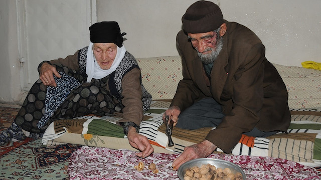  Mehmet Tırak (90) ve Halime Tırak (92) çifti.