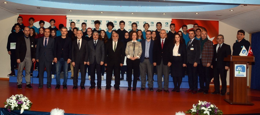 Programın sonunda öğrencilere Türkiye Yeşilay cemiyeti tarafından sertifika verildi.