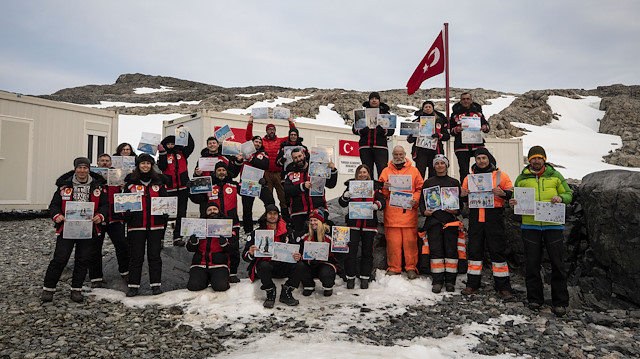 Bayrakları asın: Antarktika'da geçici bilim üssümüz kuruldu