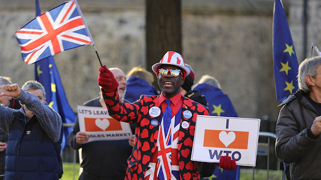 İngiltere'yi 'ikiye bölen' anket: En az siyasi partilere güveniyorlar