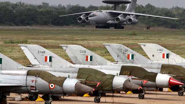 Hindistan savaş uçakları