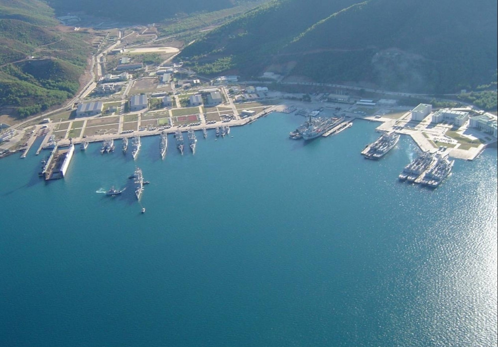 Marmaris'te bulunan Aksaz Deniz Üssü, yaklaşık 40 bin dönümlük bir araziye kurulu.
