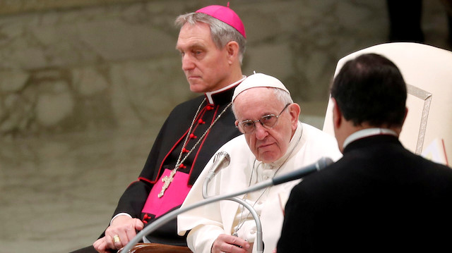 Papa Francis Vatikan'da bir oturum sırasında. 