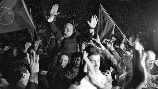 Erbakan, 1969'da Konya'dan bağımsız milletvekili seçilerek siyasi hayata ilk adımını attı.