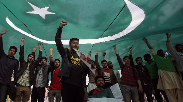 Pakistani media call for Delhi-Islamabad de-escalation