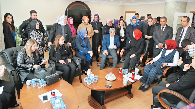 Ziyarette konuşan AK Parti Genel Başkan Yardımcısı Fatma Betül Sayan Kaya, Cumhurbaşkanı Recep Tayyip Erdoğan’ın kadınların siyasette daha fazla yer alması için büyük gayret gösterdiğini söyledi.