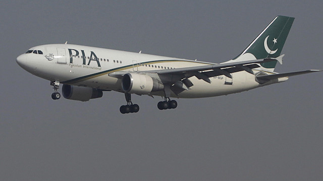 Pakistan re-starting some flights, to fully re-open commercial airspace Monday