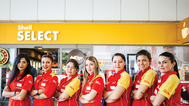 "Shell'de Kadın Enerjisi" projesi kapsamında iş sahibi olan kadın personeller.