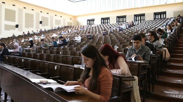 Türkiye'de 206 üniversite bulunuyor. Bu okullarda 8 milyon öğrenci eğitim görüyor. 