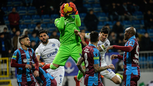 Trabzonspor 2-0 öne geçtiği maçta Kasımpaşa ile 2-2 berabere kaldı.
