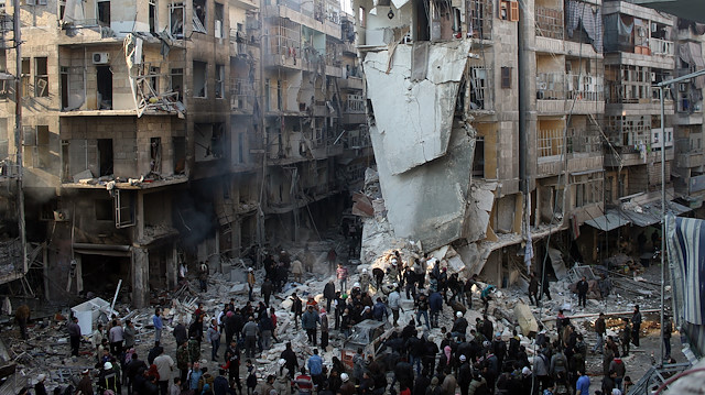 Yol hikayeleri: Suriye savaşın ortasında

  
Halep’te bir gece