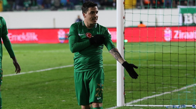 Josue bu sezon Akhisarspor formasıyla çıktığı 29 resmi maçta 4 gol atarken 4 de asist yaptı.