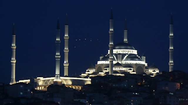 İnşaatı 6 yıldan bu yana süren Çamlıca Camii'nde ilk ezan Perşembe günü okunacak.
