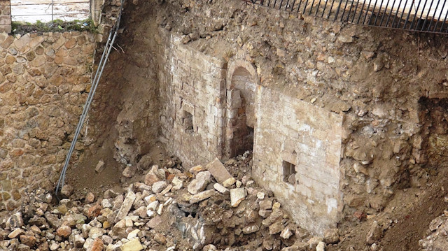 Collapsed wall reveals Ottoman-era mosque in Turkey