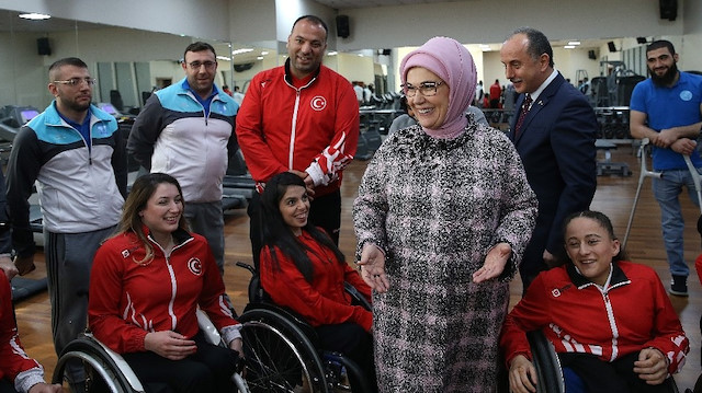 Emine Erdoğan, Bağcılar'da engellilerle bir araya geldi.