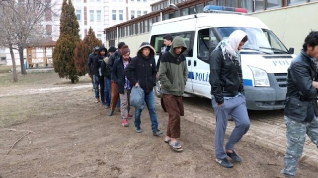 السلطات التركية تضبط 437 مهاجرا شمال غربي البلاد