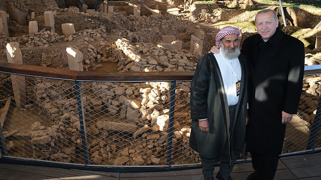 Cumhurbaşkanı Erdoğan, Göbeklitepe'nin bulunduğu arazinin eski sahibi Mahmut Yıldız ile fotoğraf çektirdi.