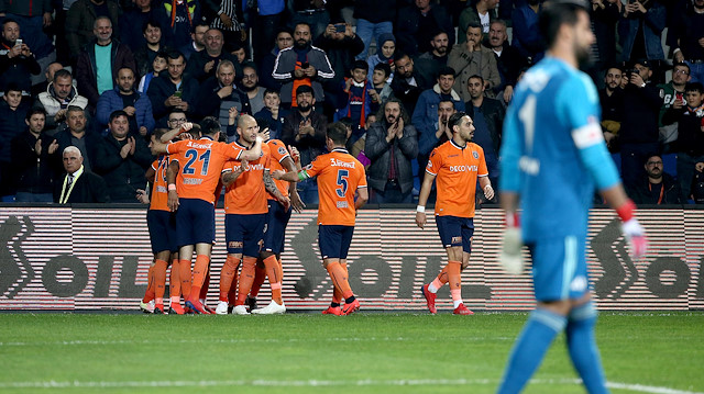 Başakşehirli futbolcuların gol sevinci.