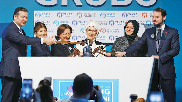 Eminer Erdoğan (Sağdan 3), Zehra Zümrüt Selçuk (Sağdan 4) ve Berat Albayrak (Sağdan 5)
