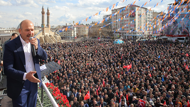 İçişleri Bakanı Süleyman Soylu, Sivas Cumhuriyet Meydanı'nda coşkulu kalabalığa seslendi