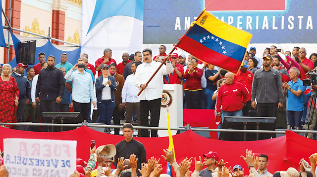 Venezuela lideri Maduro, elektrik krizinde ABD’yi işaret etti.