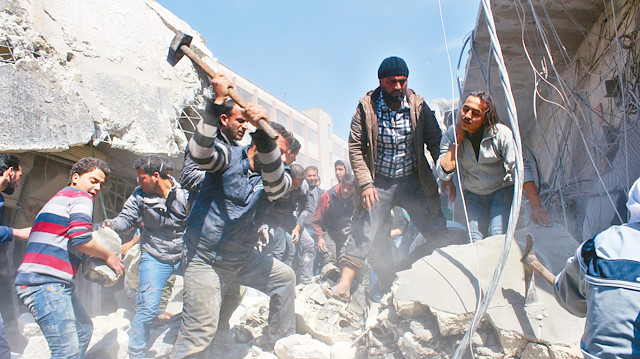 Suriye'de binlerce insan hayatını kaybetti.