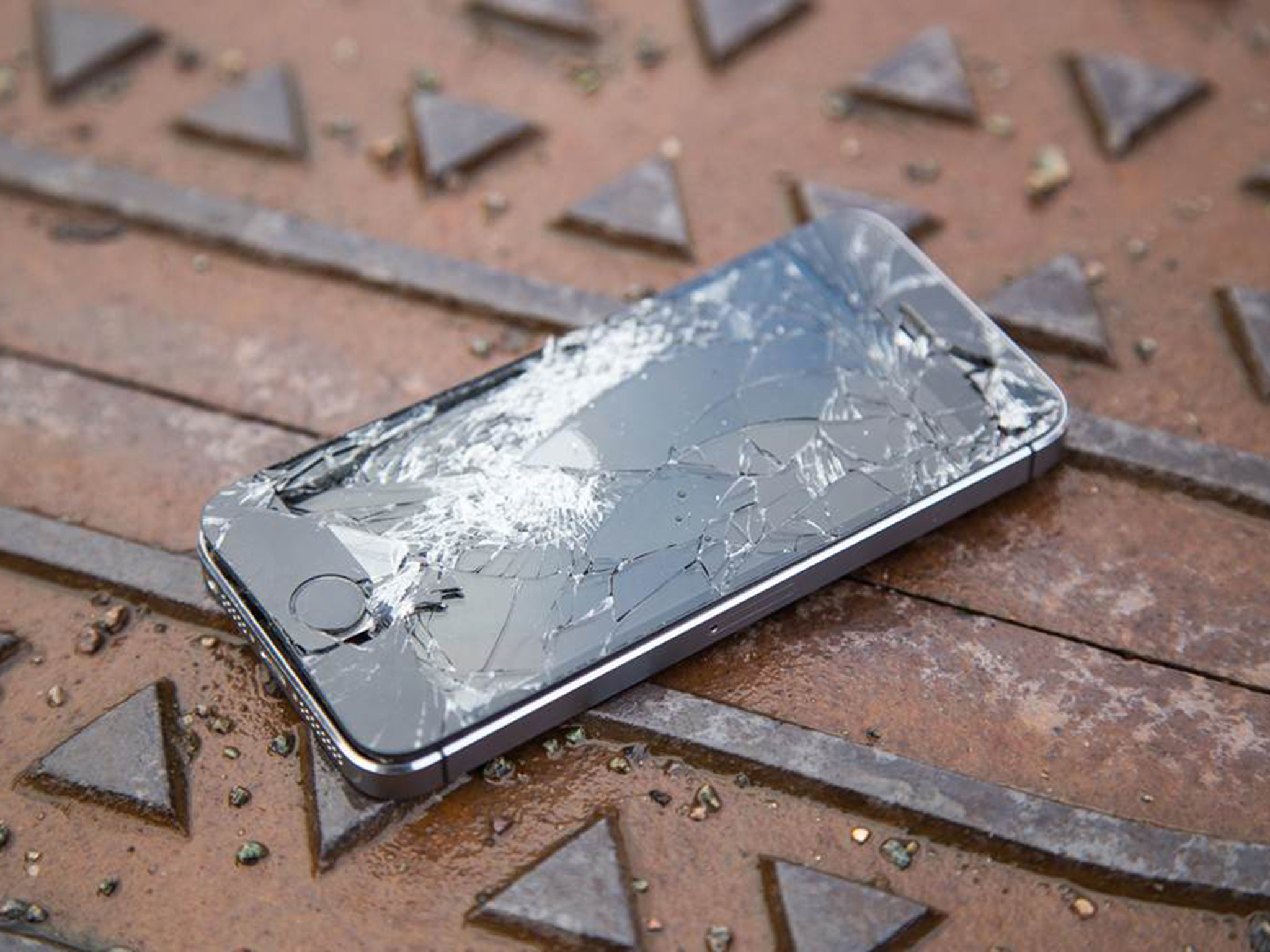 cope atilan kirik cep telefonu