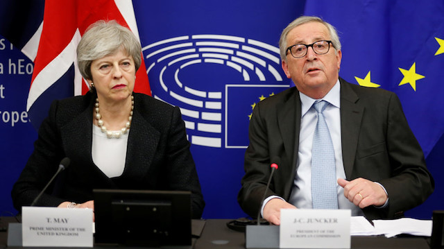 Avrupa Birliği Komisyonu Başkanı Jean-Claude Juncker, İngiltere Başbakanı Theresa May 