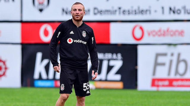 27 yaşındaki futbolcunun Beşiktaş ile olan mukavelesi, 30 Haziran’da sona erecek.