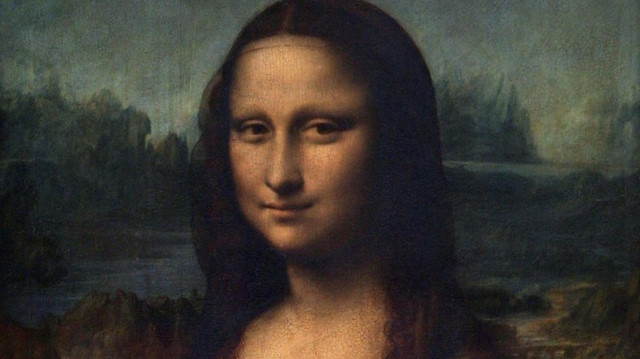 Mona Lisa, Paris'te Louvre Müzesi'nde sergileniyor.
