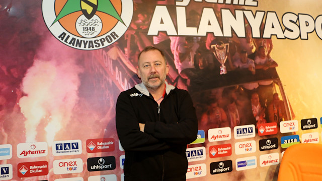 Sergen Yalçın, Alanyaspor'da aldığı başarılı sonuçlarla futbol kamuoyundan takdir görüyor.