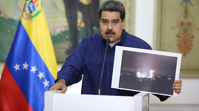 Maduro, 5 gündür elektrik kesintisi ile mücadele eden halka “Pillerinizi şarj edin" dedi.