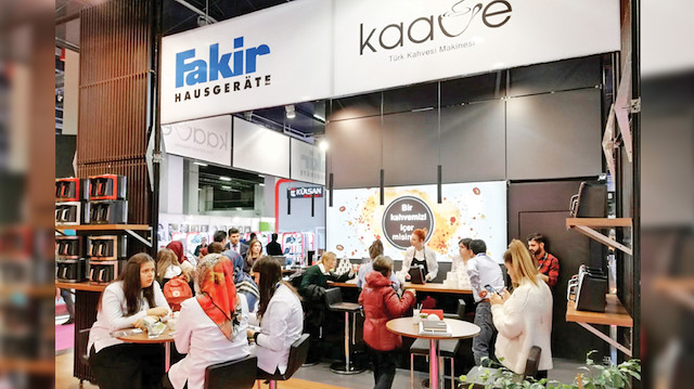 Fakir'in kahvecilikteki yeni konseptini barındıran ürünleri geçtiğimiz aylarda Antalya ve İstanbul’daki uluslararası kahvecilik fuarlarında tanıtıldı.