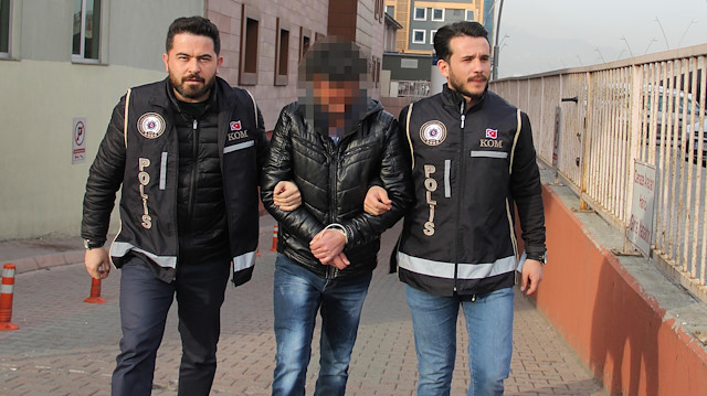Çete üyeleri polis tarafından gözaltına alındı.