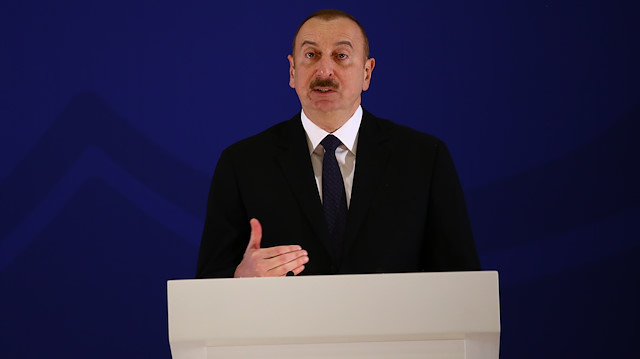 Aliyev, Azerbaycan'ın hem İslam İşbirliği Teşkilatı hem de Avrupa Konseyi üyesi olan nadir ülkelerden olduğunu hatırlattı.

