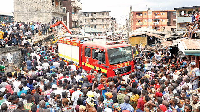Bölgeye kurtarma ekipleri ve ambulanslar sevk edildi.