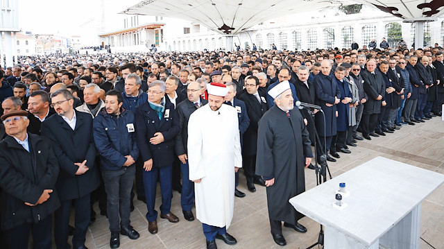 Fatih Camii’ndeki gıyabi cenaze namazını İstanbul Müftüsü Hasan Kamil Yılmaz kıldırdı.