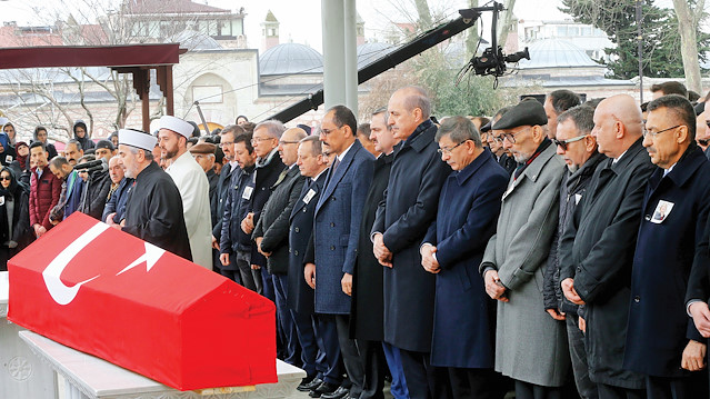 İstanbul Müftüsü Hasan Kamil Yılmaz’ın kıldırdığı cenaze namazının ardından, Dedeoğlu’nun naaşı Edirnekapı Mezarlığında defnedildi.