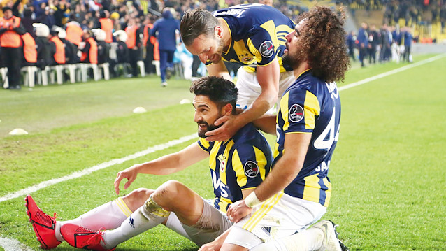 Fenerbahçeli oyuncuların gol sevinci.