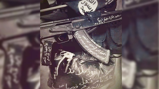 DEAŞ'lı bir teröriste ait üzerinde 'intikam' mesajları bulunan silah.