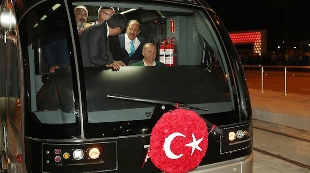 Erdoğan, Antalya'da yeni yapılan tramvay hattını açtı ve test sürüşü yaptı.