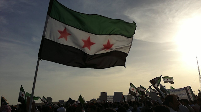 بذكرى الثورة السورية: من الشام لمصر هنا بيروت ثورة واحدة ما بتموت