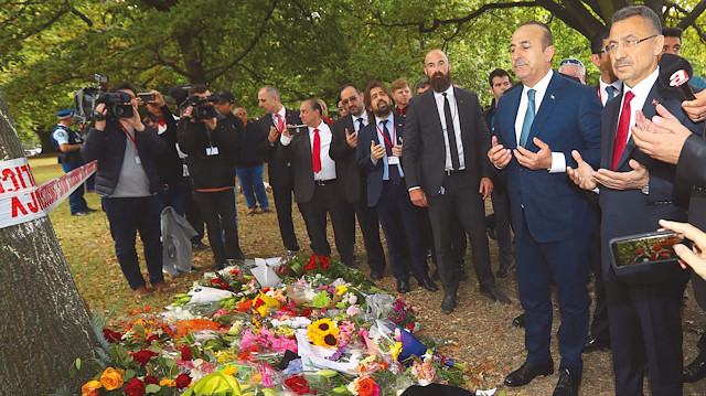 Çavuşoğlu ve Oktay Çanakkale anma törenine katılarak dua etti.